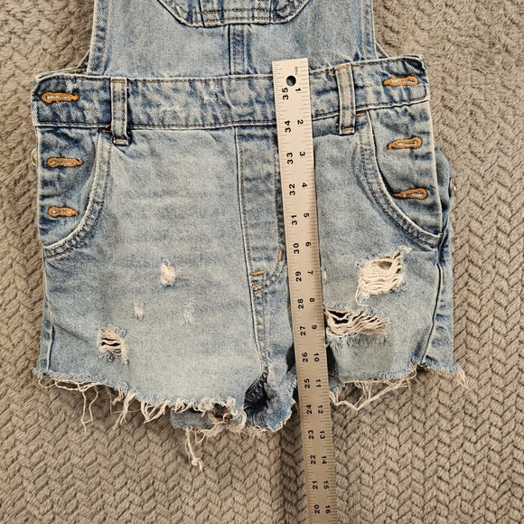 HM Divided Womens Distressed Denim Shortalls Light Wash Ripped Raw Hem Size 4 - Picture 4 of 5